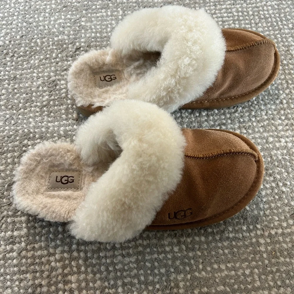 UGG Kids' Brown and Cream Fuzzy Slippers / Size 2 - Picture 3 of 5